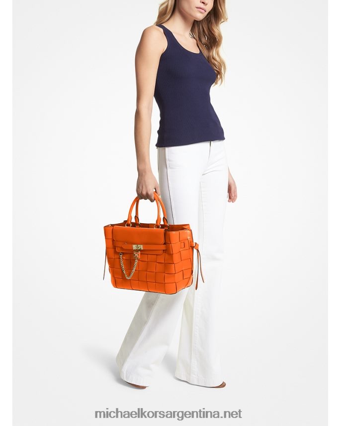 mujer naranja óptica bolso satchel hamilton legacy grande de piel entretejida con cinturón Michael Kors T46HB01398