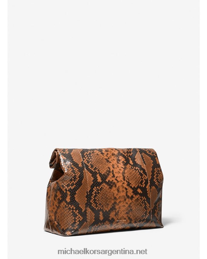 mujer castaña bolso de mano lunch bag con grabado de pitón y monograma de la colección Michael Kors T46HB01645